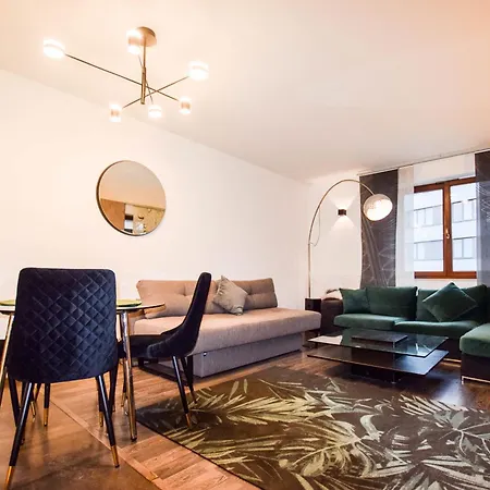 Near To The Wawel Castle With A Parking クラクフ